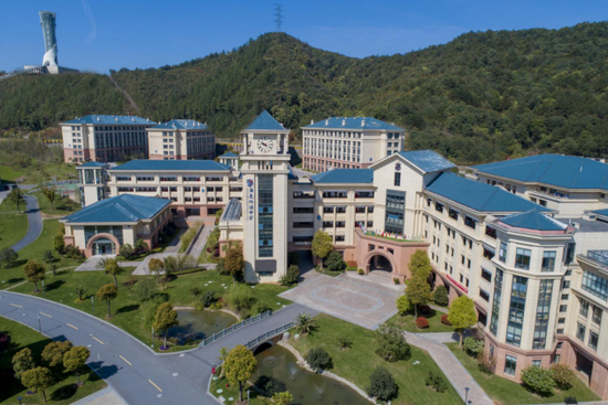 择校直通车|海亮外国语学校和海亮外语中学向你发来邀请函