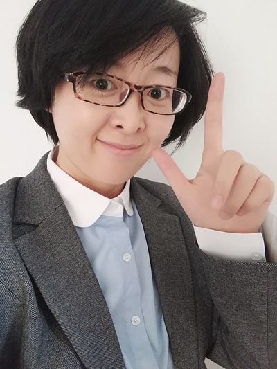 赵旭是太原十二中的一名语文教师,从教16年,基本上是学校——家"