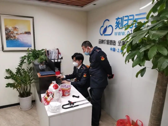 虹口区市场监管局执法人员对上海客羽文化科技有限公司的相关人员开展询问调查，就运营模式、客户信息、财物单据、技术支持等开展核查。