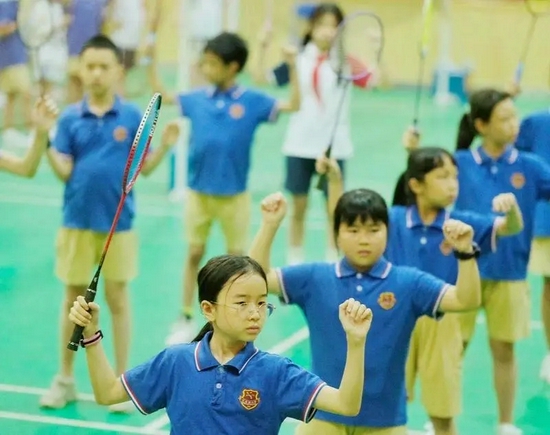 小北路小学天香校区的羽毛球课程。图/广州市教育局官方微信公众号