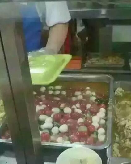 食堂又一力作：大葱炒整条黄瓜