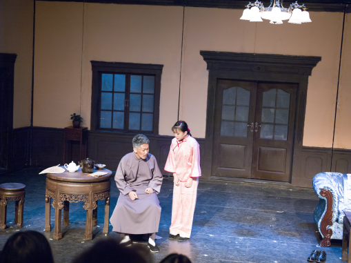 北师大实验中学学生在国家话剧上演雷雨