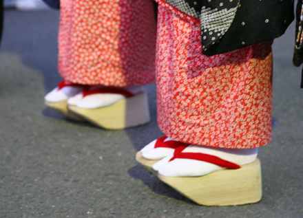  世界怪鞋TOP10：中国三寸金莲鞋拔得头筹