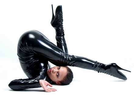  世界怪鞋TOP10：中国三寸金莲鞋拔得头筹