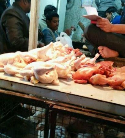 印度吃到最多的肉，就是鸡肉。鸡肉全鸡150卢比(15元RMB)1公斤!可以砍价!130或者140左右…