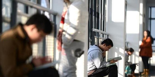 高校“生死场”：谁把名校研究生逼上绝路？