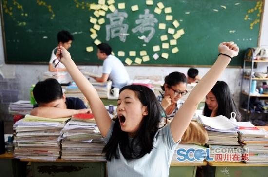 这也算是“95后”学生个性的彰显吧，学校尊重这些孩子们的创意。