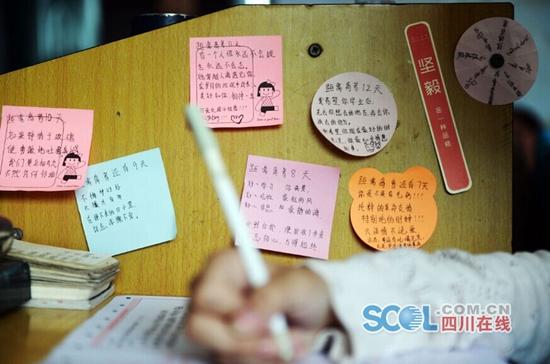 这也算是“95后”学生个性的彰显吧，学校尊重这些孩子们的创意。