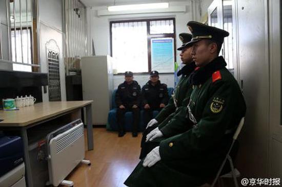武警官兵护送四六级考试试卷