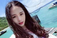 同济校花置身麦田神情陶醉