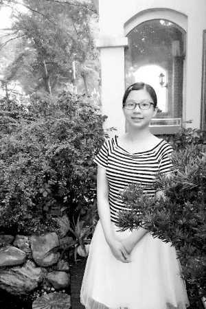 总分：762分 　　就读学校：东华初级中学 　　兴趣、爱好：看书、书法、摄影、钢琴等 　　学习秘诀：海量阅读且有计划的学习