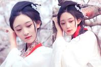 同济校花置身麦田神情陶醉