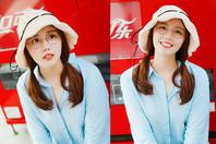 同济校花置身麦田神情陶醉