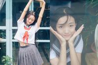 同济校花置身麦田神情陶醉