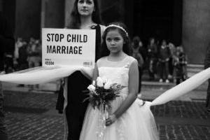 童婚事件受害者：我是家长意志的奴隶|童婚|结婚|美国_新浪教育_新浪网