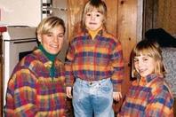 同济校花置身麦田神情陶醉