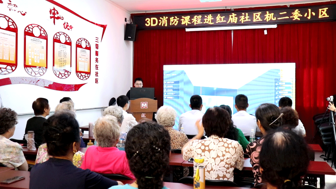 中国消防协会单位会员负责人之一、一只船创始人陈澍授课现场