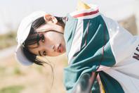 同济校花置身麦田神情陶醉