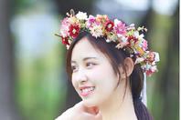 同济校花置身麦田神情陶醉