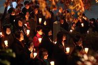 同济校花置身麦田神情陶醉