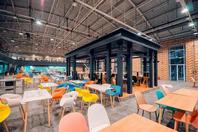 同济校花置身麦田神情陶醉