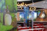 同济校花置身麦田神情陶醉