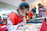 同济校花置身麦田神情陶醉