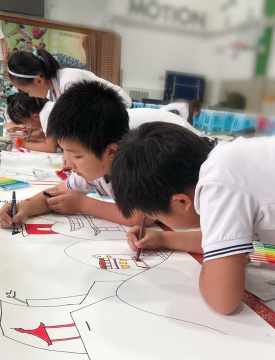 小云鹤手绘百米长卷向祖国献礼