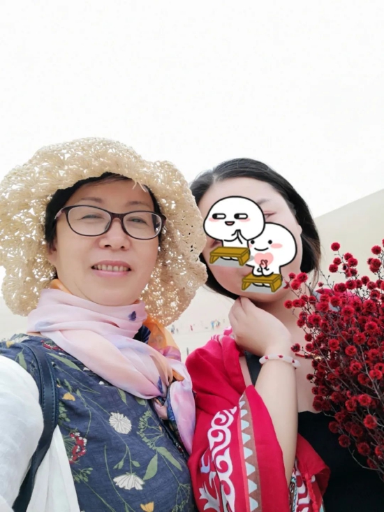 卢江容和女儿的合影