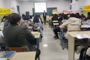 公考培训承诺“不过包退”究竟坑了谁
