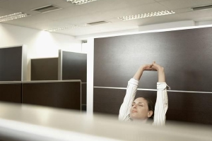 最新报告：超八成职场人存在睡眠困扰