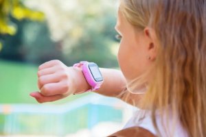 儿童电话手表不该攀比“大佬”