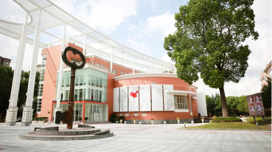 中学国际部·招生简章留学生课程(6-12年级):汉语课程 二附中特色课程