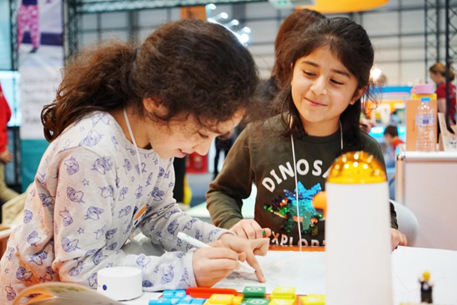 　　孩子们使用玛塔创想探索编程世界的魅力