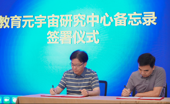 达内教育集团创始人、董事长韩少云（左） 北京清博智能科技有限公司CEO郎清平（右）
