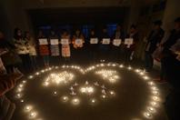 同济校花置身麦田神情陶醉