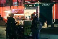 同济校花置身麦田神情陶醉