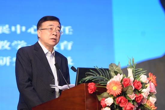 中国教育科学研究院院长田慧生致辞