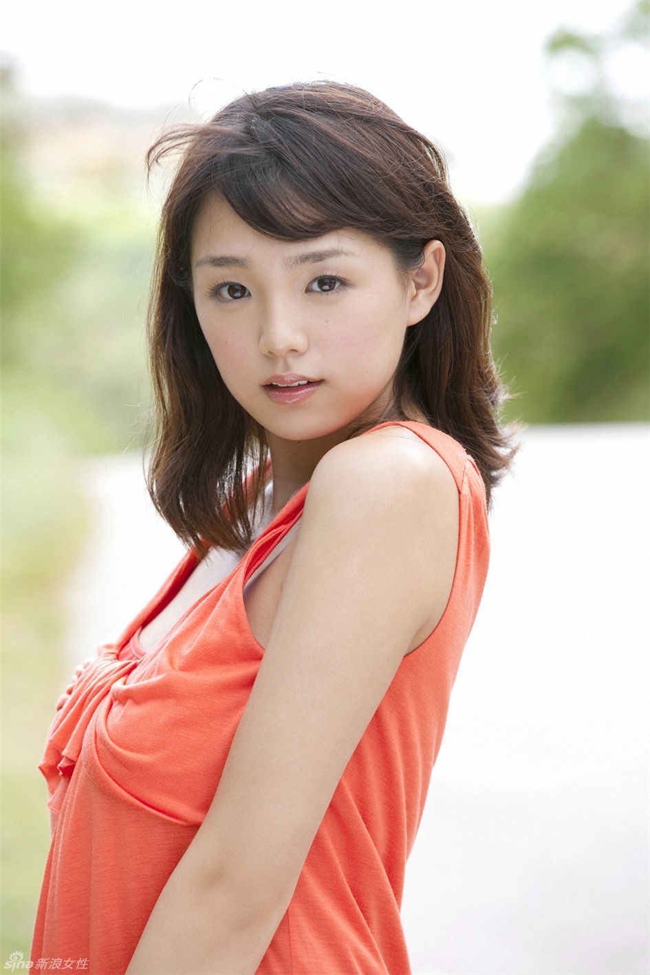 日本童颜宅男女神筱崎爱夏日明艳大片