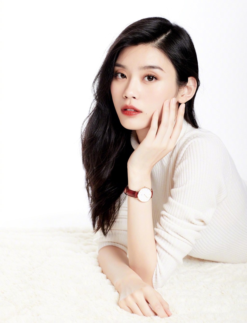 奚梦瑶白色套装气质清冷_高清图集_新浪网