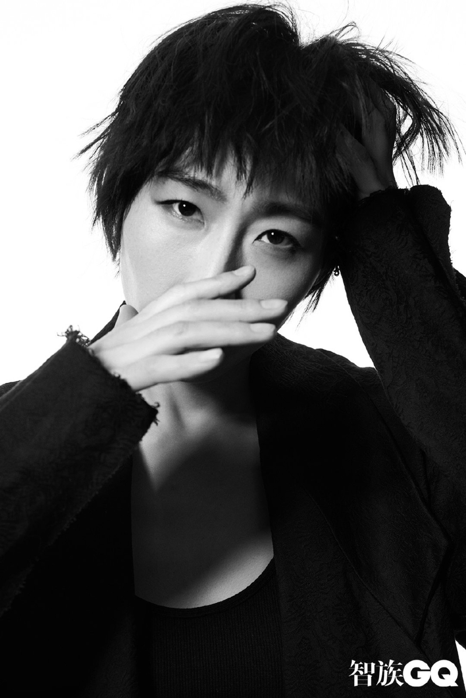 任素汐极简纯粹黑白质感大片