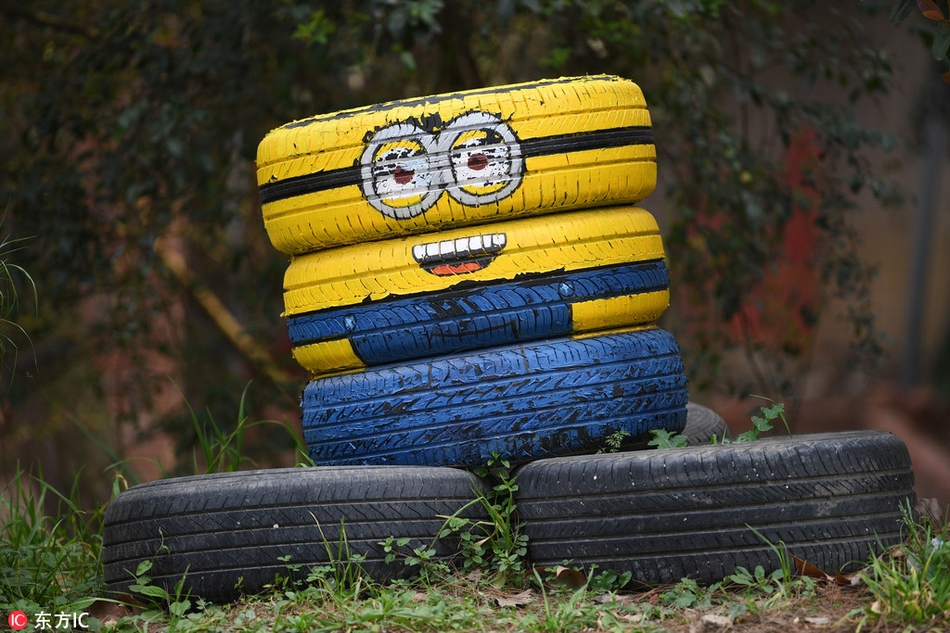 废旧油罐轮胎被改装成"小黄人"