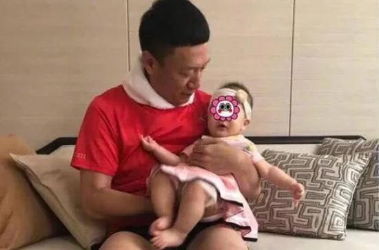 什么都丢给老婆管,可孙红雷却尽心尽力地帮老婆分担照顾孩子的重任