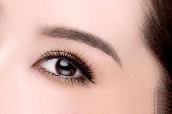 天然双眼皮和割的双眼皮有什么区别