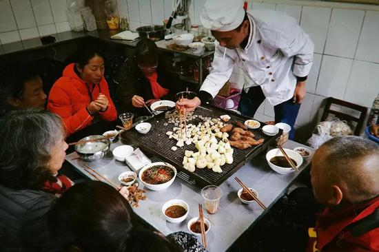 建水人吃豆腐文化，就像成都人喝茶文化 @参数宝宝
