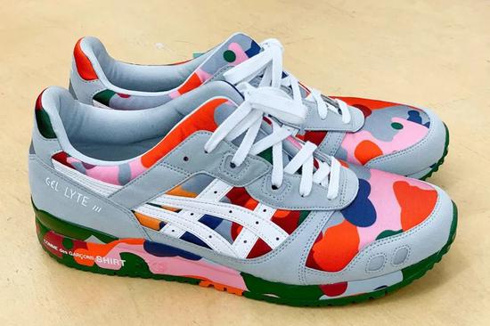 COMME des GARÇONS SHIRT x ASICS GEL-Lyte III发售日期:2020 年