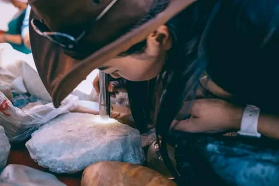  �����ʦ��������Ǽ�ĸ��̲�չ���֬����