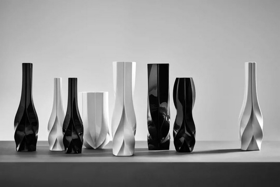 ▲扎哈设计品牌（Zaha Hadid Design）花瓶
