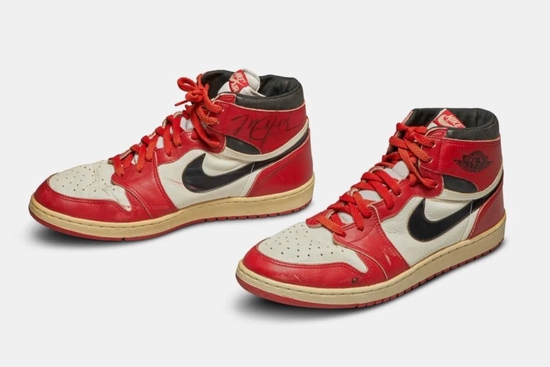  由 Sotheby‘s 拍卖的 Air Jordan 1‘Chicago’