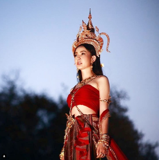 剧照泰剧《三面娜迦》播出后的反响超乎想象,于是又为泰国增添了一